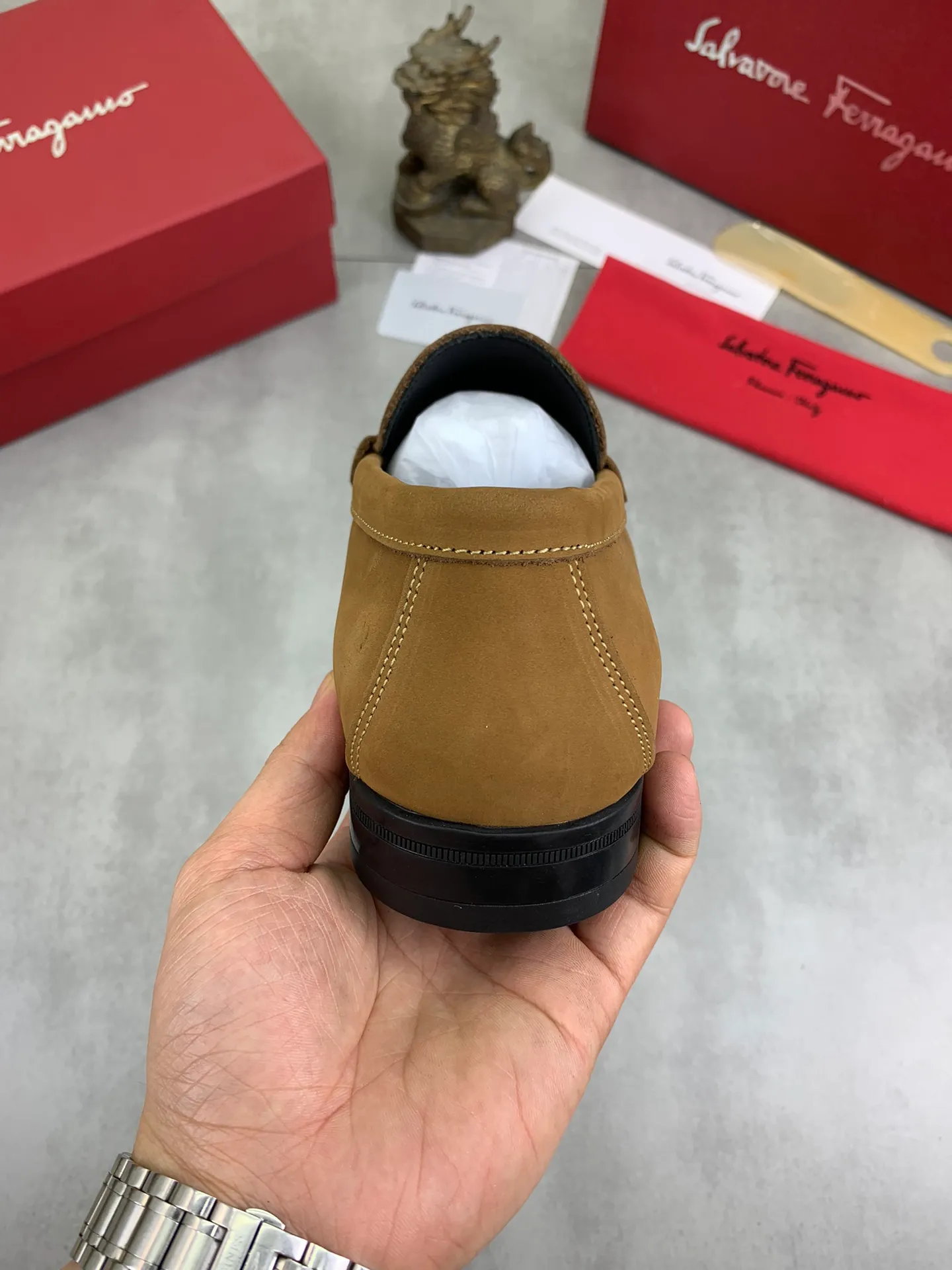 Men's Men's Shoes 💰P460💰[New Style] Water-dyed Niuli 🆘[Salvatore Ferragamo] Ferragamo's latest casual business leather shoes for men! Available at counters simultaneously! The fabric is made of specially imported original calfskin, and the interior is made of imported water-dyed cowhide. It is absolutely luxurious and leads the fashion trend. Matching code: 38-45; 3⃣️ colors available